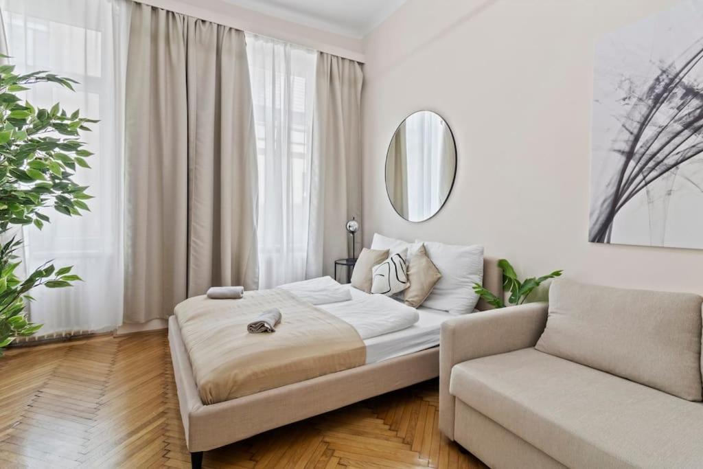 Appartement At Belvedere, Location Close To U1 *