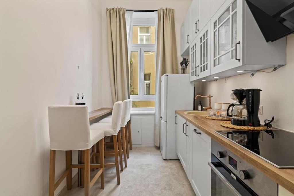 Appartement At Belvedere, Location Close To U1 *